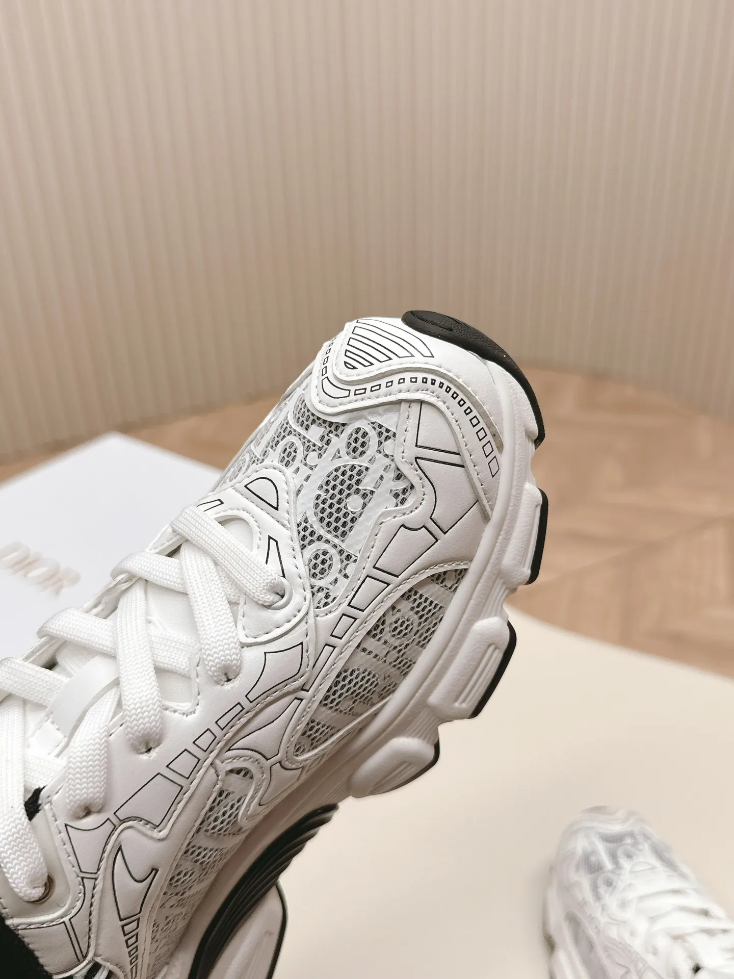 👟👟Ex-factory price 620👟👟 Hot item, star model 2024 main hot item, the newly released Dior Chrono new casual sports shoes, running shoes, dad shoes are really cool, full of futuristic feeling! Really cool! Once again interpreting Dior's concept of cool fashion, the lucky star will bless you with good luck. The new EVA sole is super light and super soft! A perfect replica of the original! Fully matched material and mold! ! 35-40